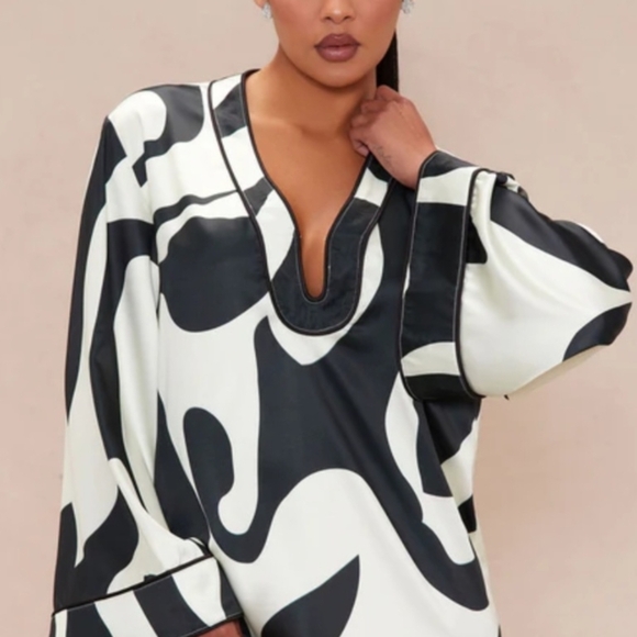 Black and White Abstract Kaftan NWT sold out style runs big - Picture 2 of 8